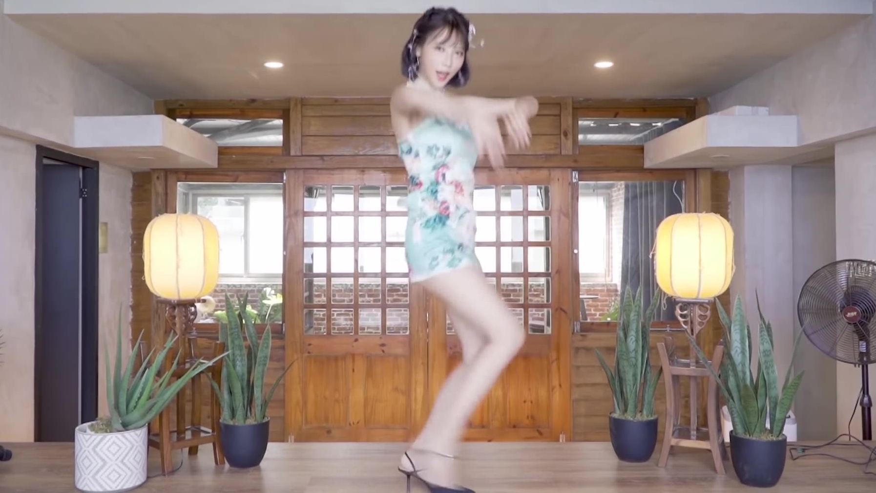 【咪妃宅舞】洛天依 一花依世界 短发短旗袍
